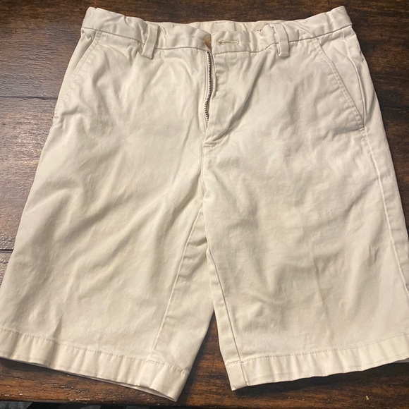 Vineyard vines khaki shorts size 12 - Picture 1 of 7